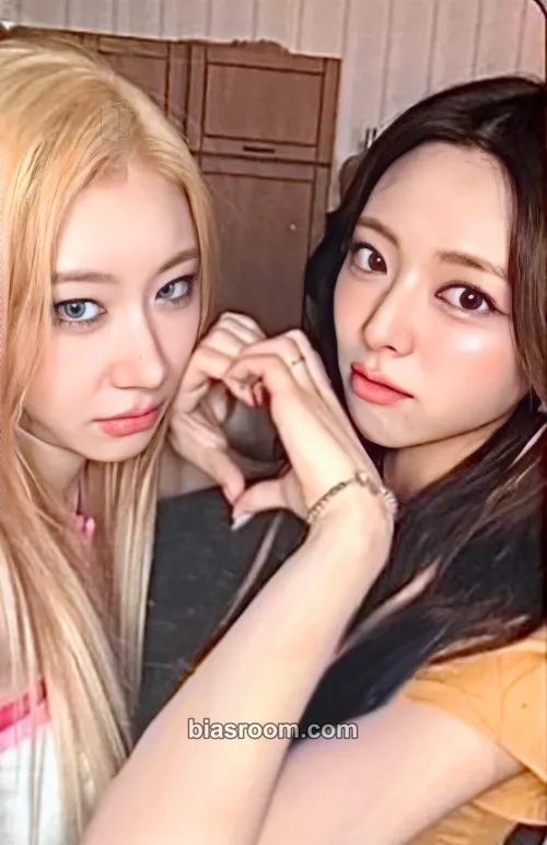 GOLD Photocard - ITZY - ITZY K-pop photocard
