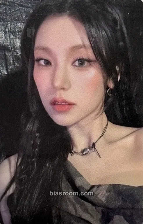 Yeji GOLD Photocard - ITZY - ITZY K-pop photocard