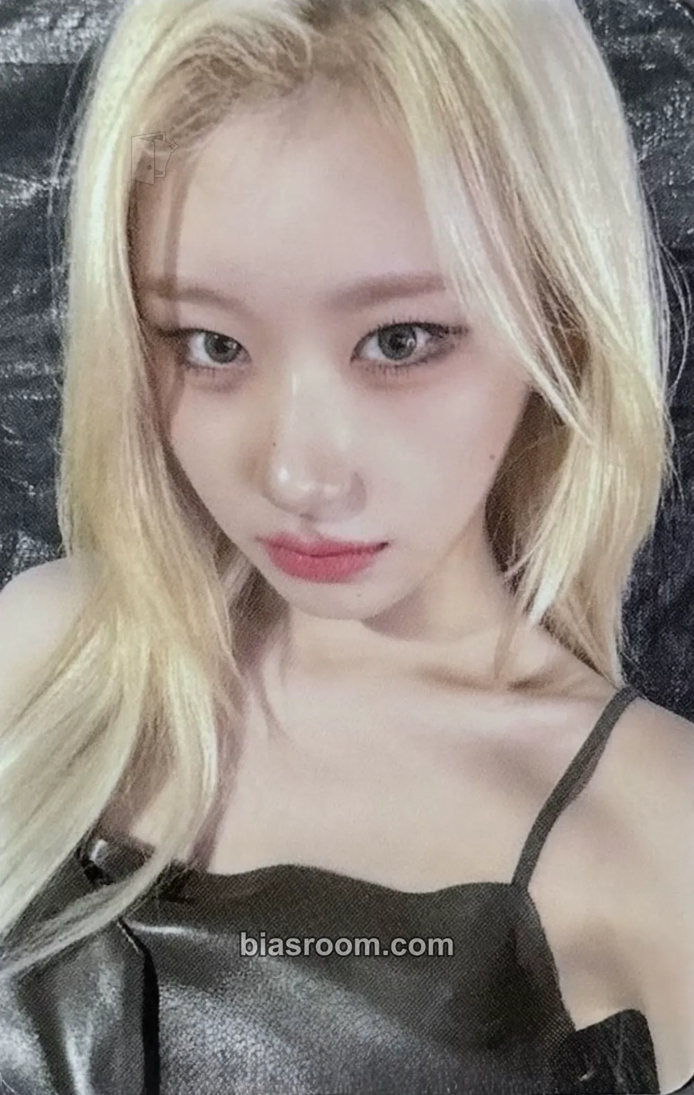 Chaeryeong GOLD Photocard - ITZY - ITZY K-pop photocard