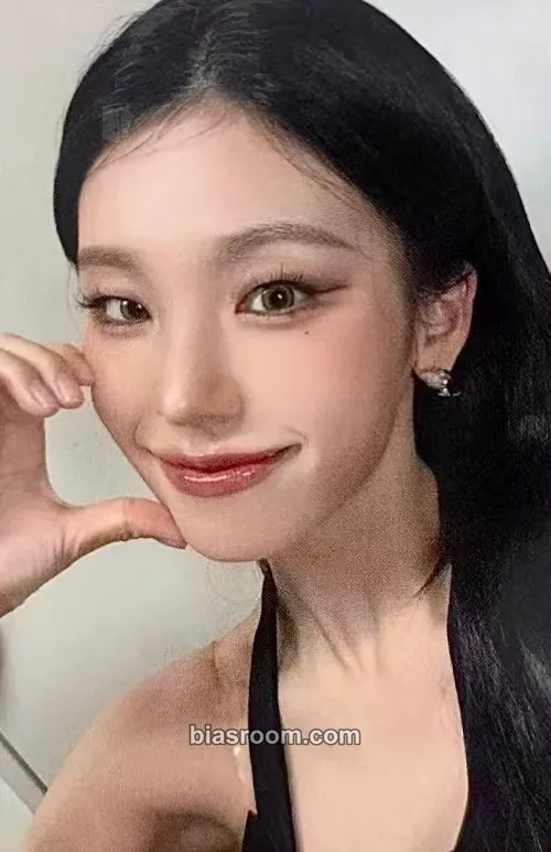 Yeji GOLD Photocard - ITZY - ITZY K-pop photocard