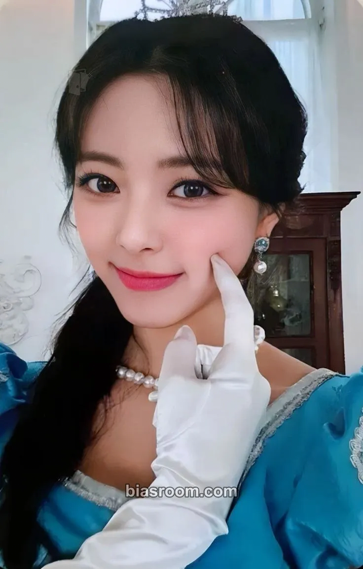 Yuna The 2nd Fan Meeting ITZY, MIDZY, Let's Fly! "To Wonder World" Photocard - ITZY - ITZY K-pop photocard
