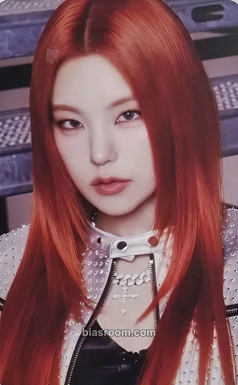 Yeji ITZY 2nd World Tour 'Born To Be' Photocard - ITZY - ITZY K-pop photocard