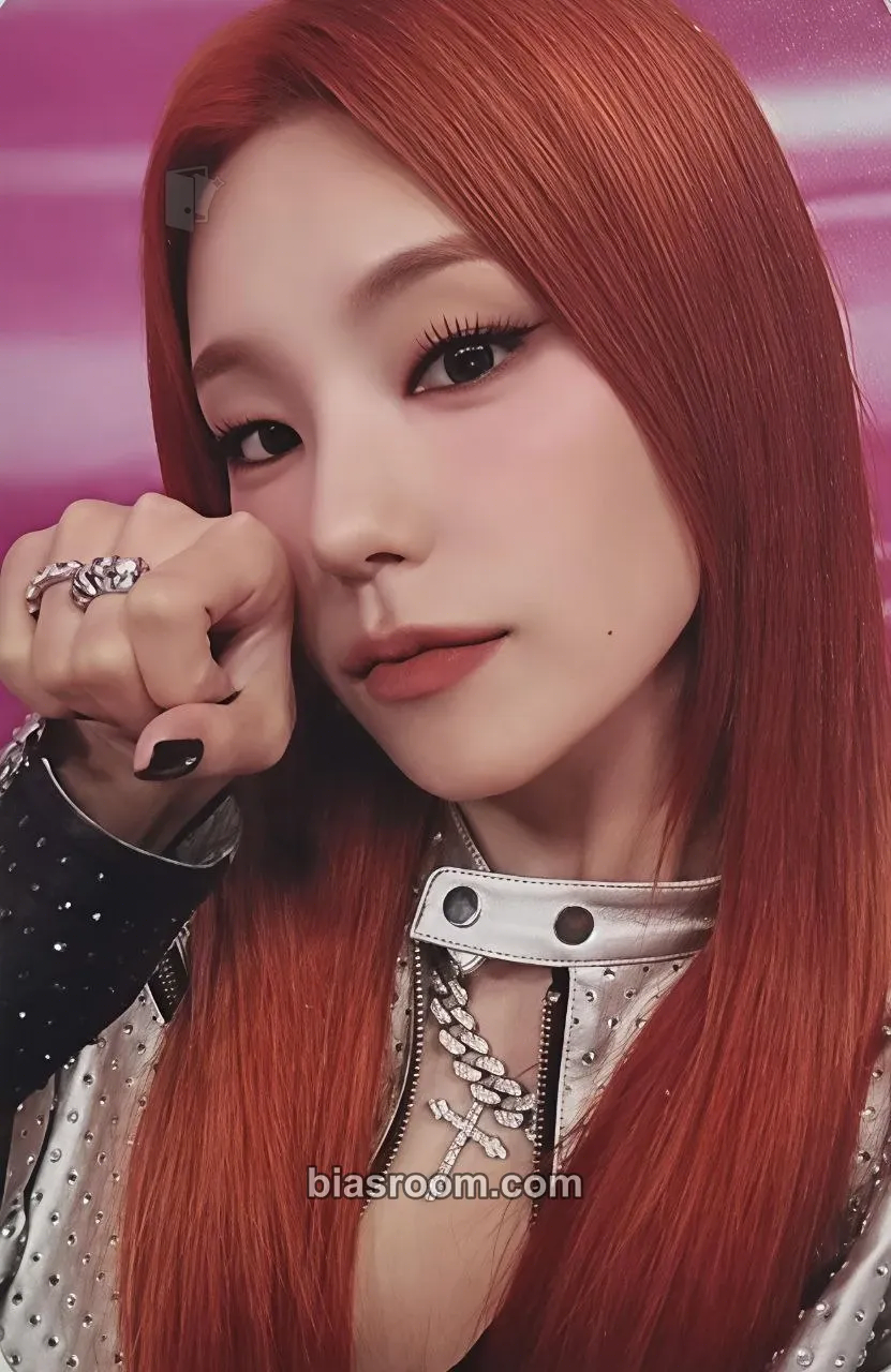 Yeji ITZY 2nd World Tour 'Born To Be' Photocard - ITZY - ITZY K-pop photocard