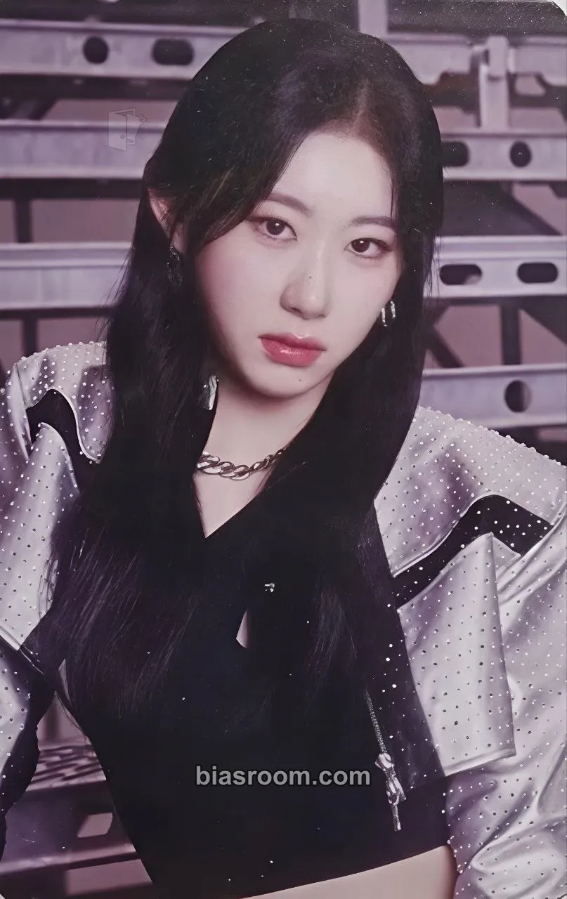Chaeryeong ITZY 2nd World Tour 'Born To Be' Photocard - ITZY - ITZY K-pop photocard