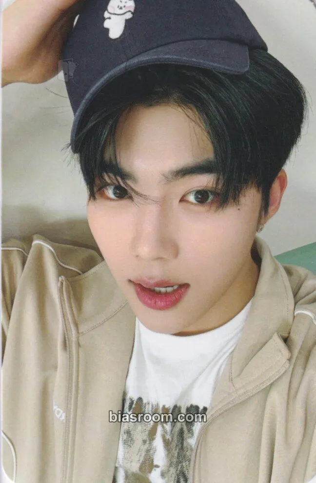Gunwook Pop-up Store in Gangnam (Line Friends) Photocard - ZEROBASEONE - ZEROBASEONE K-pop photocard