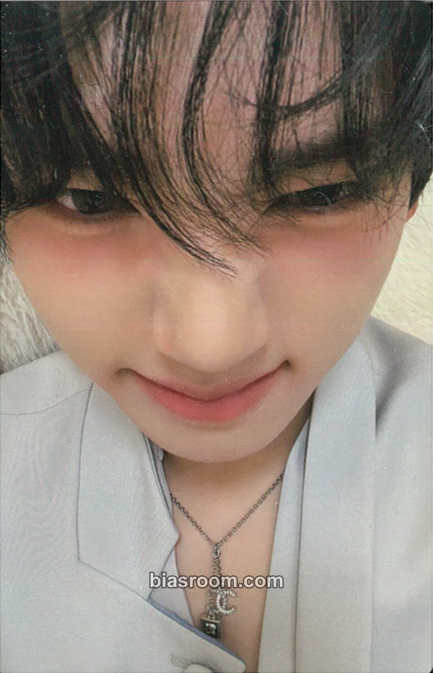 Yujin Blue Paradise Photocard - ZEROBASEONE - ZEROBASEONE K-pop photocard