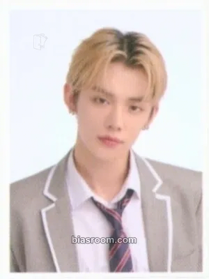 Yeonjun 4OIN Foreul Photocard - TOMORROW X TOGETHER - TOMORROW X TOGETHER K-pop photocard