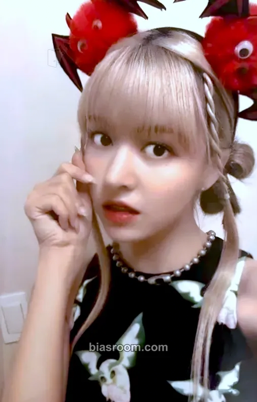 Lily ENTWURF Photocard - NMIXX - NMIXX K-pop photocard