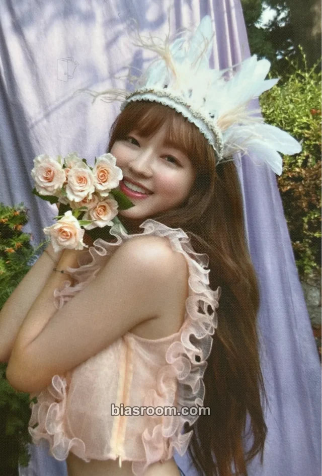 OH MY GIRL - YooA - REMEMBER ME Album album photocard non-selfie pink version