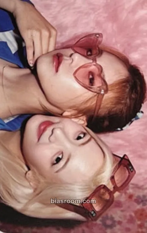 2024: Best Friends Forever Season's Greetings Photocard - ITZY - ITZY K-pop photocard