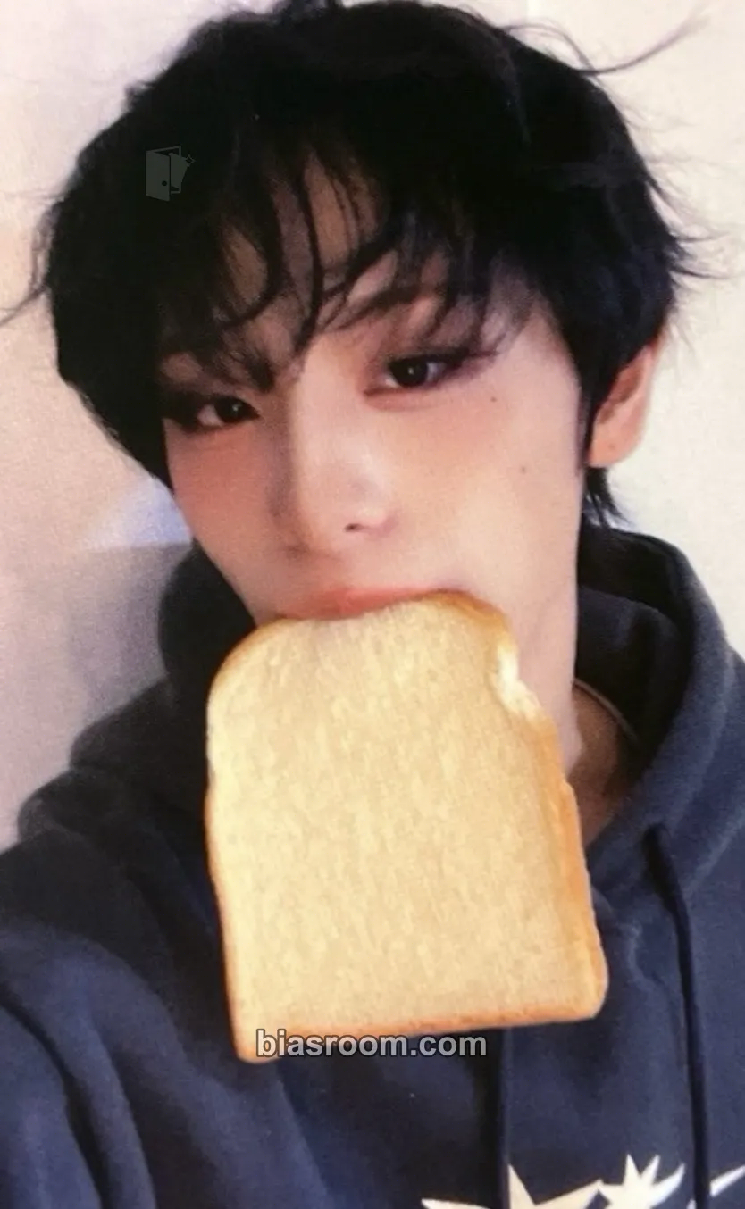 Haru UXLXVE Photocard - XLOV - XLOV K-pop photocard