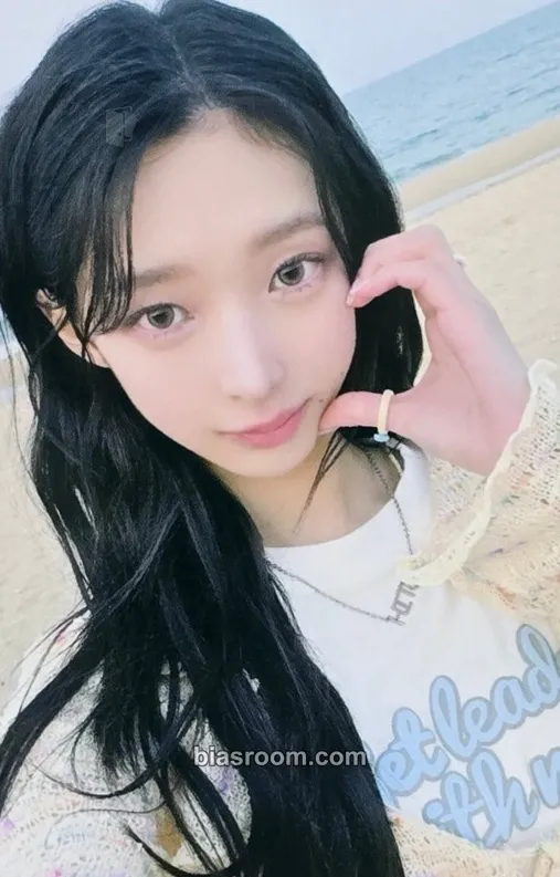 Hyerin Things we love: H Photocard - HITGS - HITGS K-pop photocard
