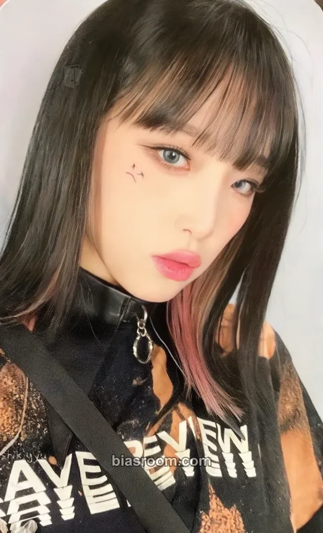Yena - Yena - SMiLEY Album apple music round 1 fansign