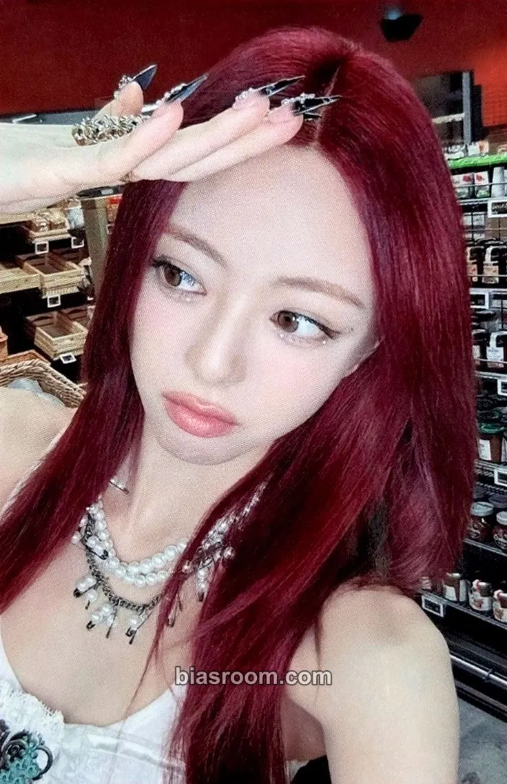 Yuna TUNNEL VISION Photocard - ITZY - ITZY K-pop photocard