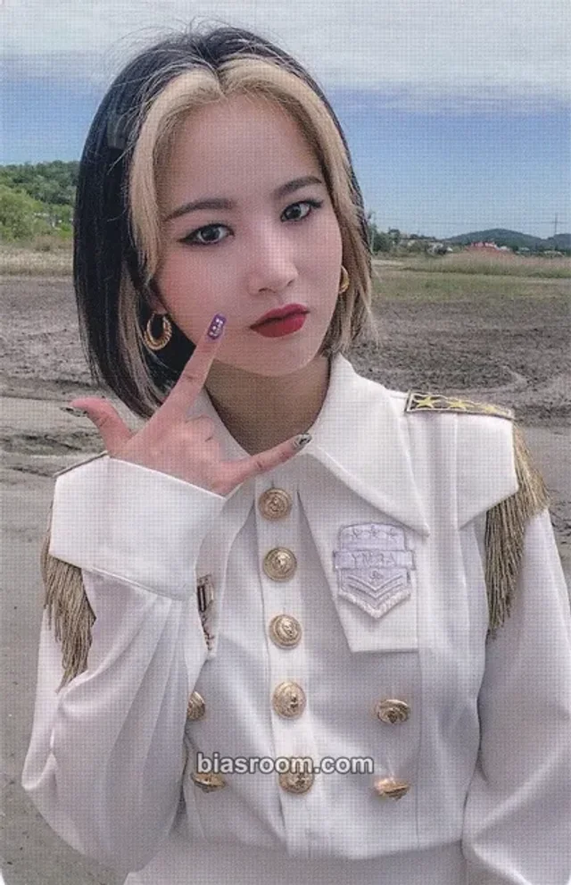 3YE - Yuji - Triangle Album B version album photocard