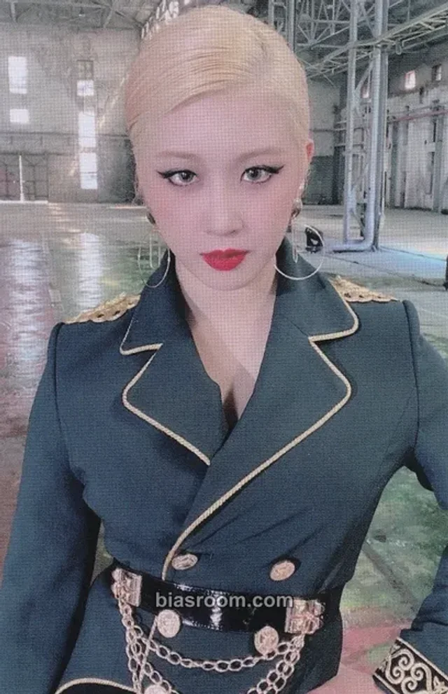 3YE - Haeun - Triangle Album album photocard B version