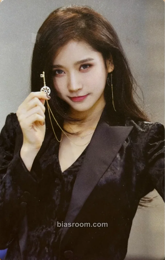 Hello Venus - Yooyoung - Mystery of Venus Album album photocard black version
