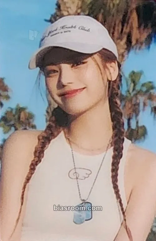 Yeji 2024: Best Friends Forever Season's Greetings Photocard - ITZY - ITZY K-pop photocard