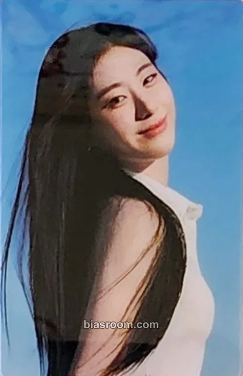 Chaeryeong 2024: Best Friends Forever Season's Greetings Photocard - ITZY - ITZY K-pop photocard