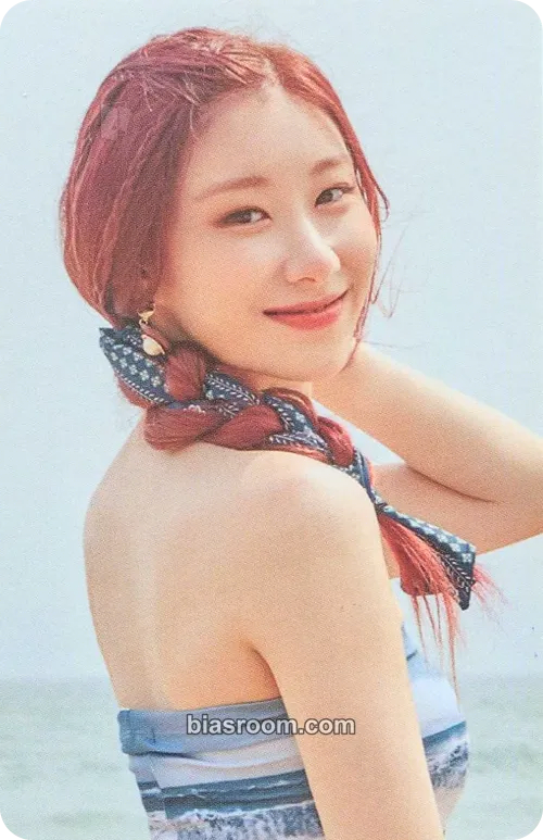 Chaeryeong 2022: Best Friends Forever Season's Greetings Photocard - ITZY - ITZY K-pop photocard