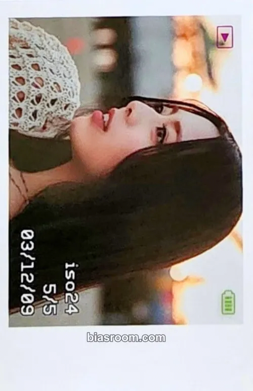 Yuna 2024: Best Friends Forever Season's Greetings Photocard - ITZY - ITZY K-pop photocard