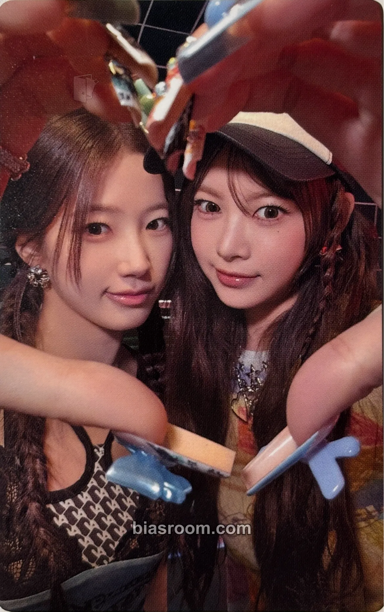 DIFFERENT Photocard - LE SSERAFIM - LE SSERAFIM K-pop photocard