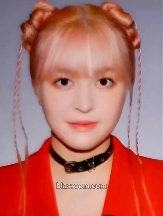 Lily ENTWURF Photocard - NMIXX - NMIXX K-pop photocard