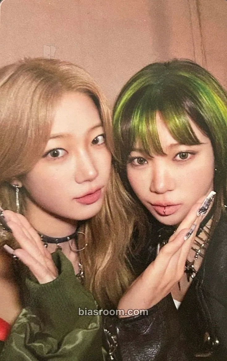 DIFFERENT Photocard - LE SSERAFIM - LE SSERAFIM K-pop photocard