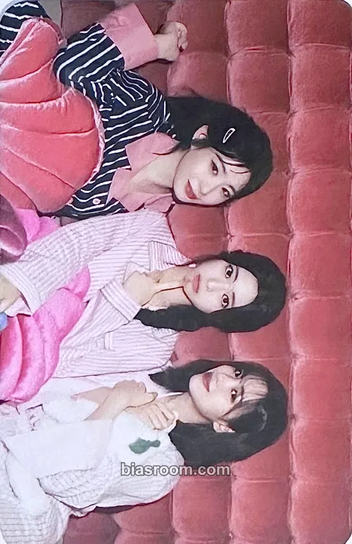 2024: Best Friends Forever Season's Greetings Photocard - ITZY - ITZY K-pop photocard