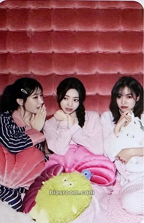 2024: Best Friends Forever Season's Greetings Photocard - ITZY - ITZY K-pop photocard