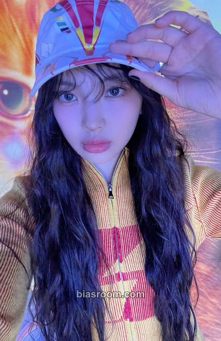 Hyein Supernatural Photocard - NewJeans - NewJeans K-pop photocard