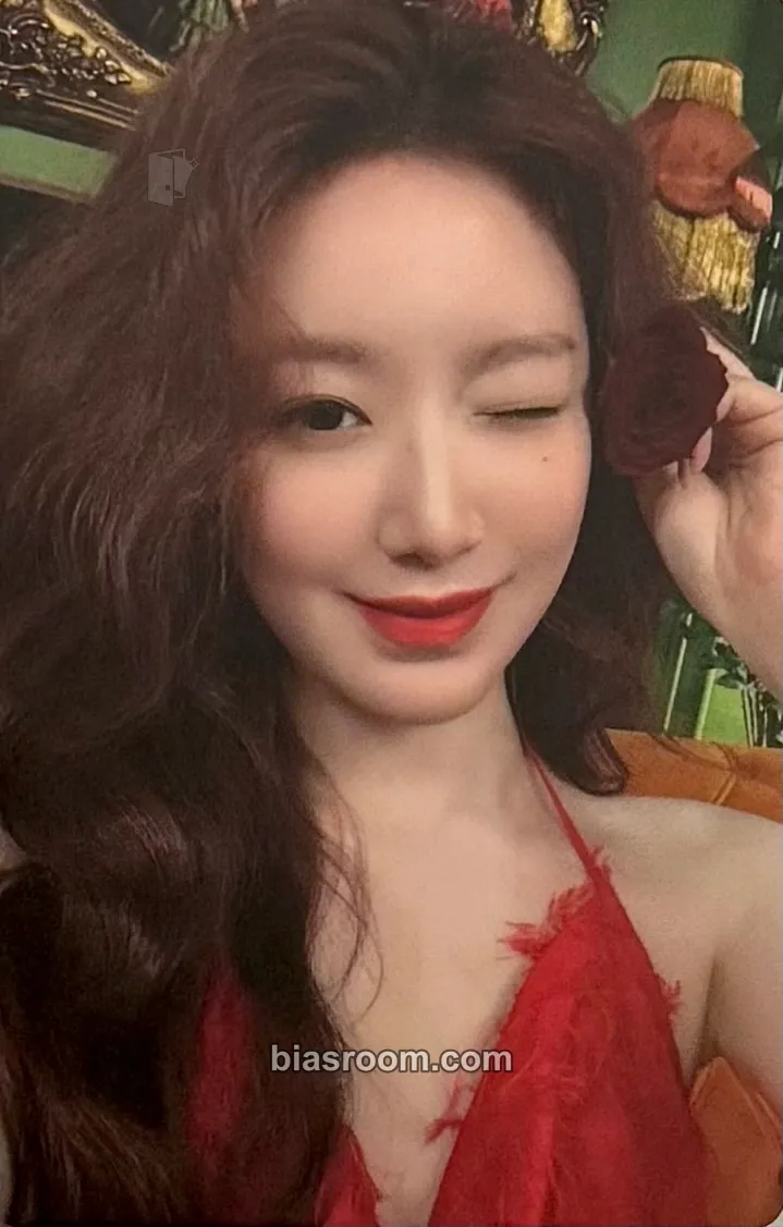 Shuhua Shuhua x Waves Magazine Photocard - i-dle - i-dle K-pop photocard