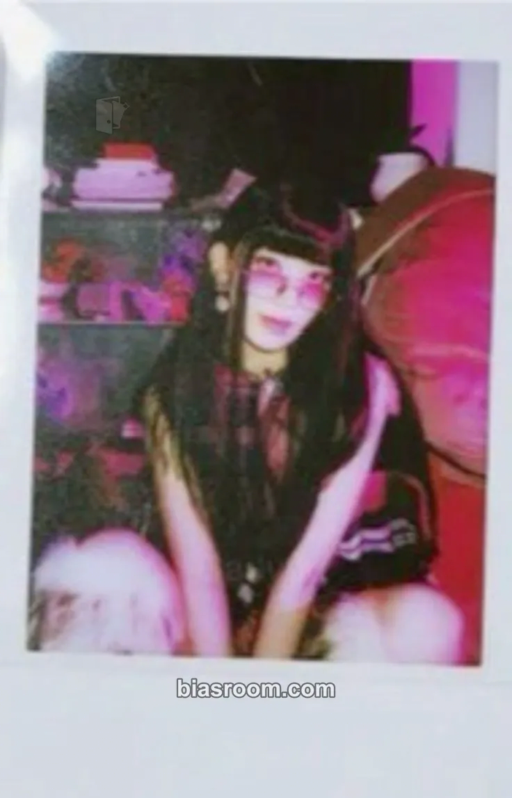 Sakura EASY Photocard - LE SSERAFIM - LE SSERAFIM K-pop photocard