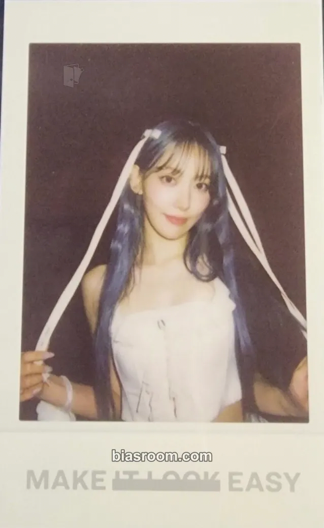 Sakura EASY Photocard - LE SSERAFIM - LE SSERAFIM K-pop photocard