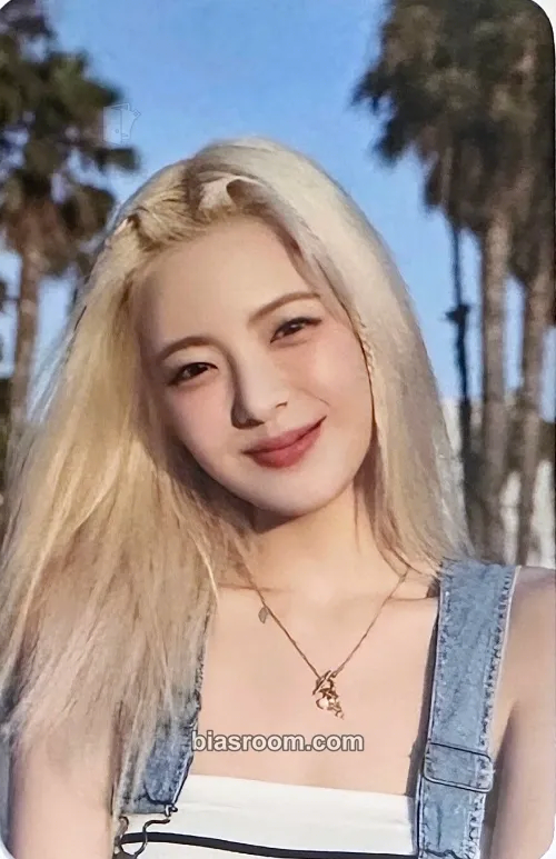 Lia 2024: Best Friends Forever Season's Greetings Photocard - ITZY - ITZY K-pop photocard