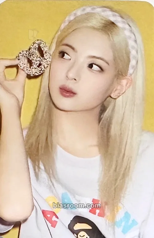Lia 2024: Best Friends Forever Season's Greetings Photocard - ITZY - ITZY K-pop photocard