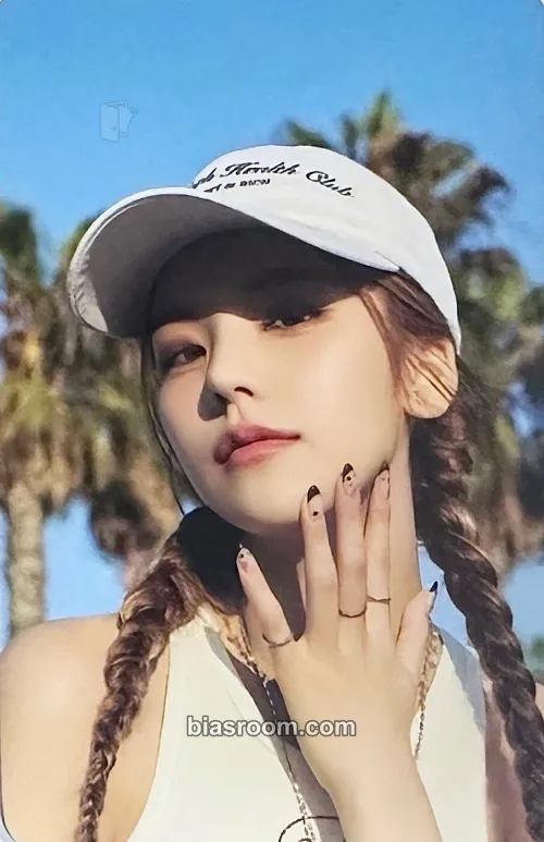 Yeji 2024: Best Friends Forever Season's Greetings Photocard - ITZY - ITZY K-pop photocard