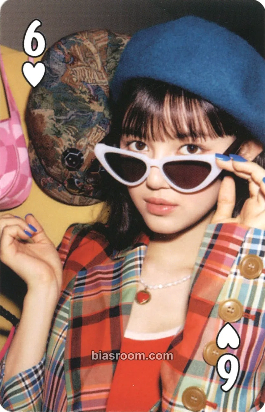 Danielle Welcome to ROOM 722 (2023 Season's Greetings) Photocard - NewJeans - NewJeans K-pop photocard