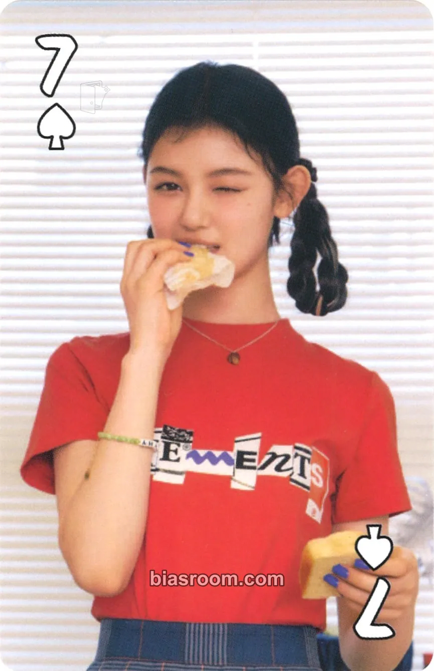Danielle Welcome to ROOM 722 (2023 Season's Greetings) Photocard - NewJeans - NewJeans K-pop photocard