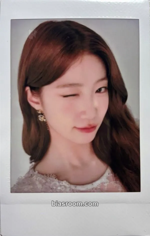 Kazuha Easy Crazy Hot Tour Encore (2025/26) Photocard - LE SSERAFIM - LE SSERAFIM K-pop photocard