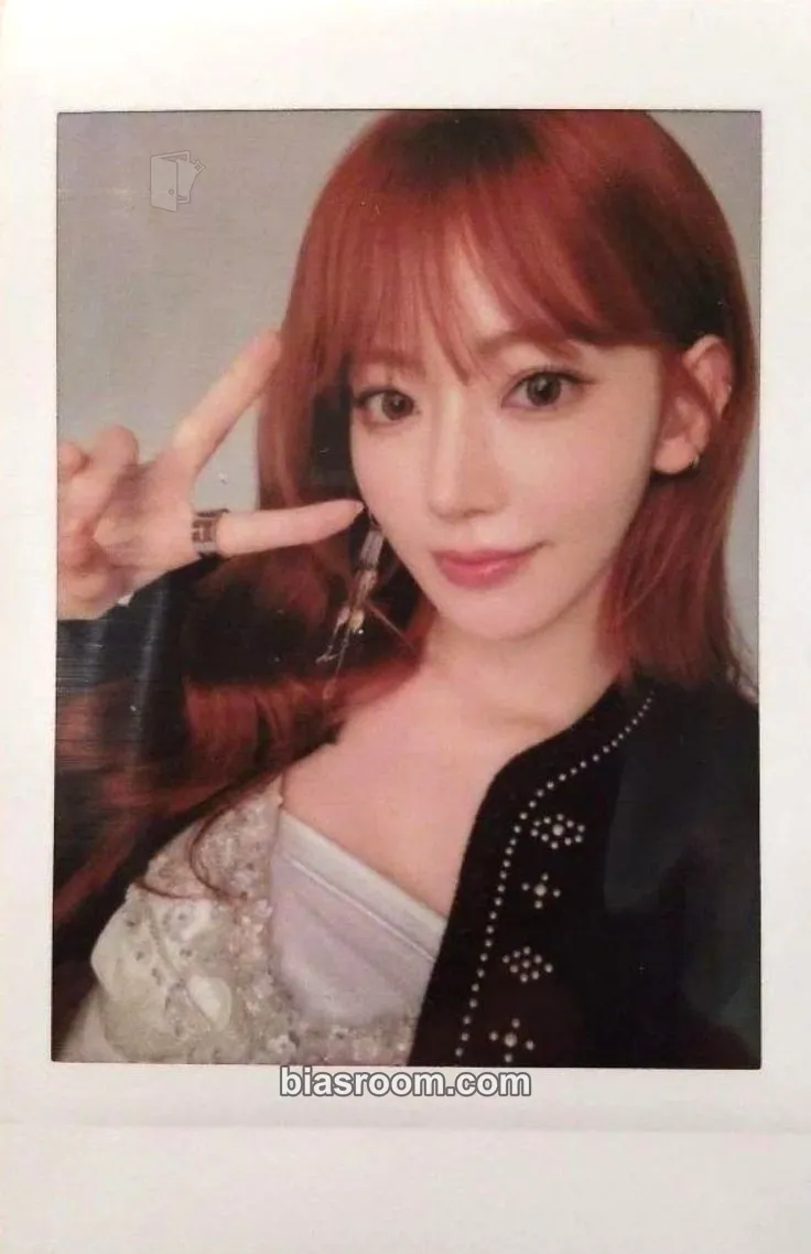 Sakura Easy Crazy Hot Tour Encore (2025/26) Photocard - LE SSERAFIM - LE SSERAFIM K-pop photocard