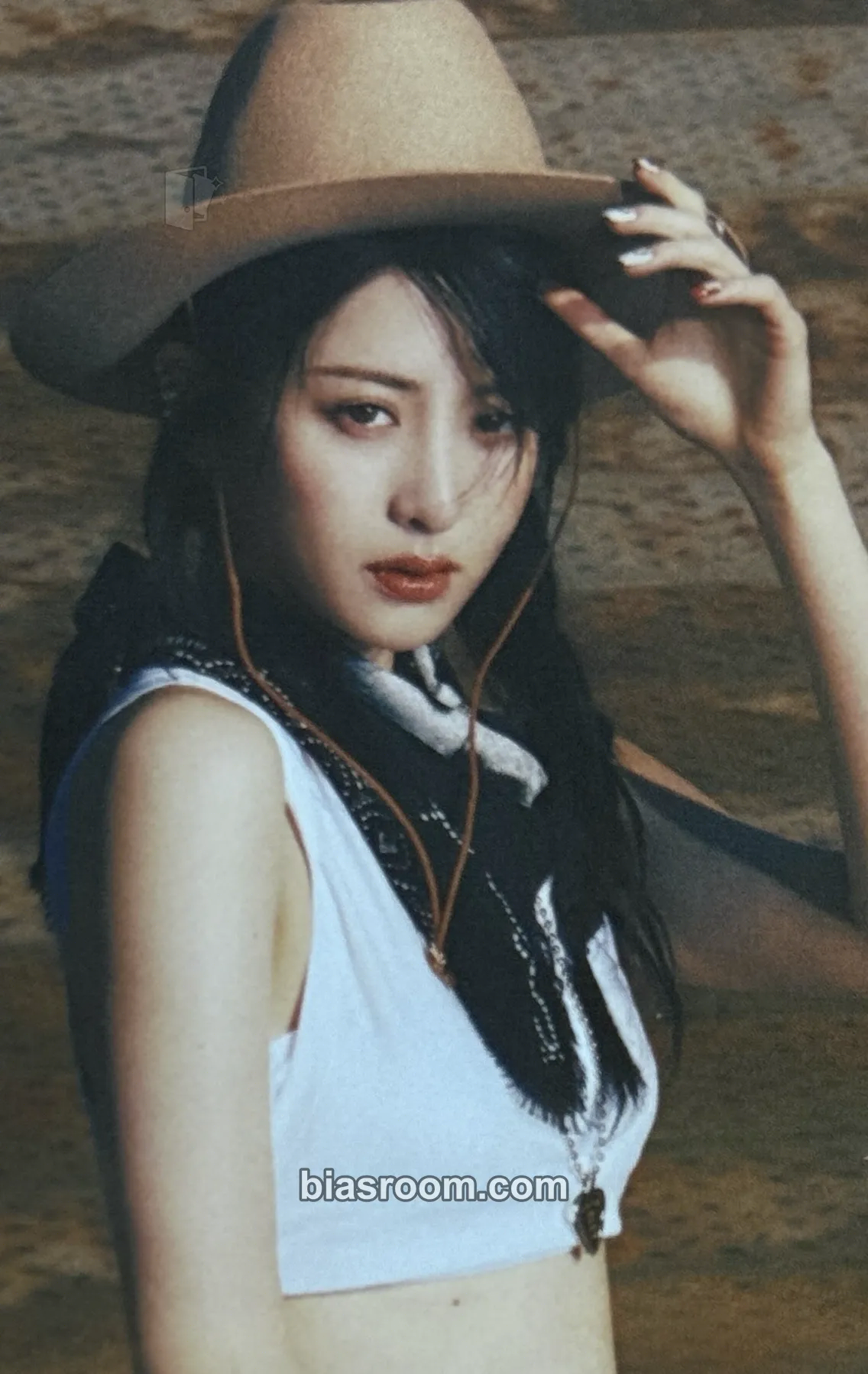 Huh Yunjin UNFORGIVEN Photocard - LE SSERAFIM - LE SSERAFIM K-pop photocard