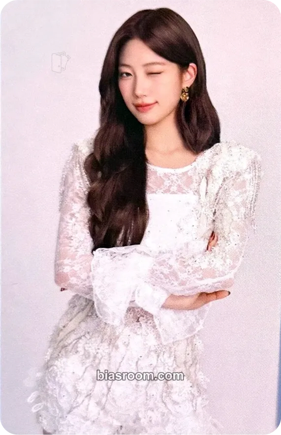 Kazuha Easy Crazy Hot Tour Encore (2025/26) Photocard - LE SSERAFIM - LE SSERAFIM K-pop photocard