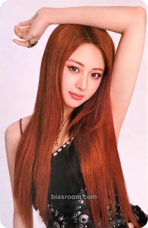 Huh Yunjin Easy Crazy Hot Tour Encore (2025/26) Photocard - LE SSERAFIM - LE SSERAFIM K-pop photocard