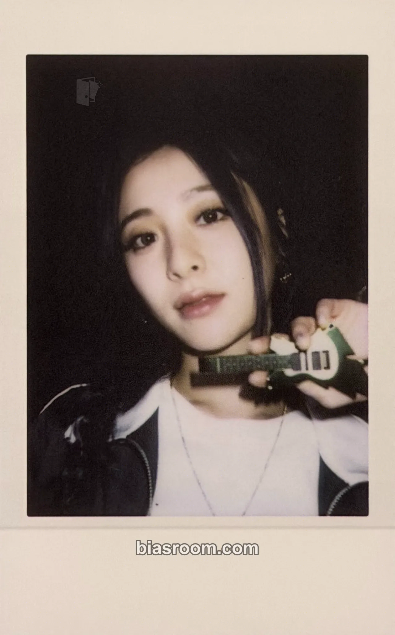 Huh Yunjin CRAZY Photocard - LE SSERAFIM - LE SSERAFIM K-pop photocard