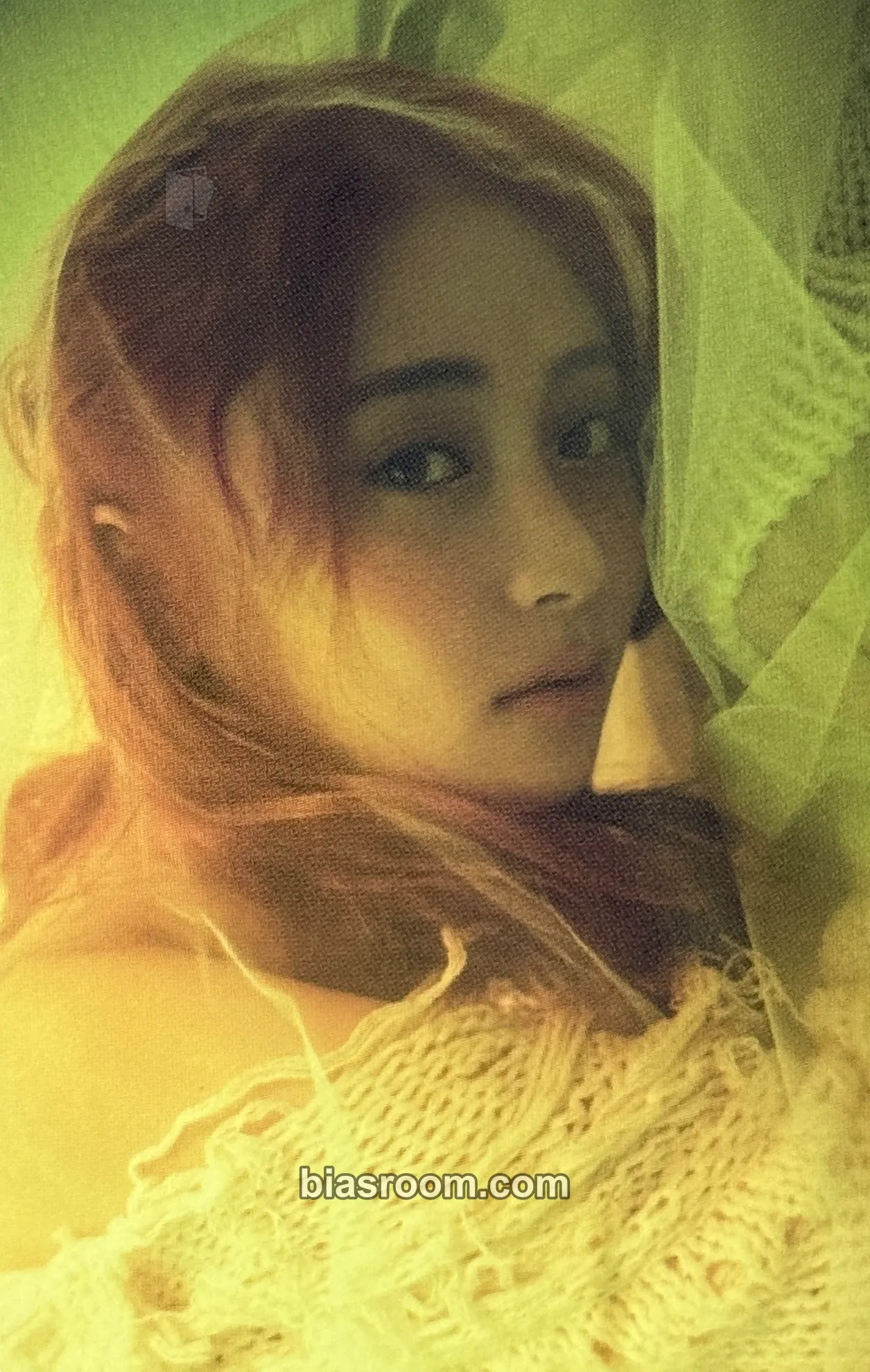 Huh Yunjin EASY Photocard - LE SSERAFIM - LE SSERAFIM K-pop photocard