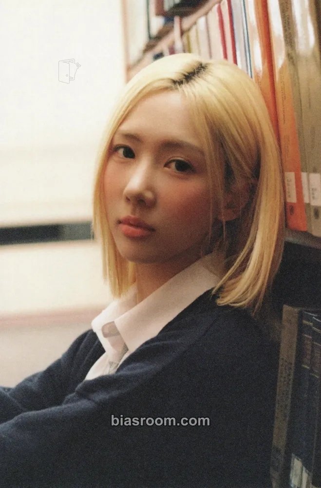 Yoohyeon 2024 Season's Greetings Photocard - Dreamcatcher - Dreamcatcher K-pop photocard