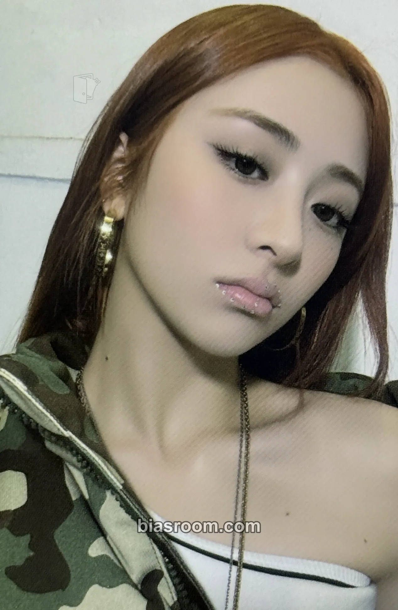 Huh Yunjin EASY Photocard - LE SSERAFIM - LE SSERAFIM K-pop photocard