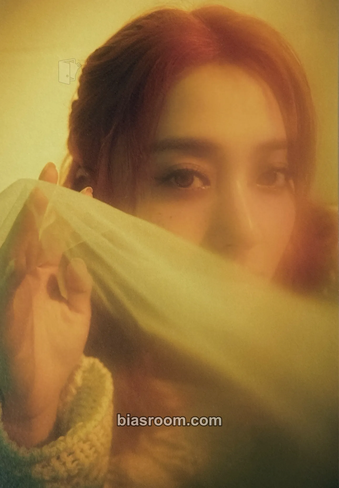 Huh Yunjin EASY Photocard - LE SSERAFIM - LE SSERAFIM K-pop photocard