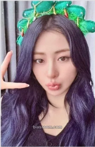 Huh Yunjin SBS Gayo Daejeon (2024) Photocard - LE SSERAFIM - LE SSERAFIM K-pop photocard